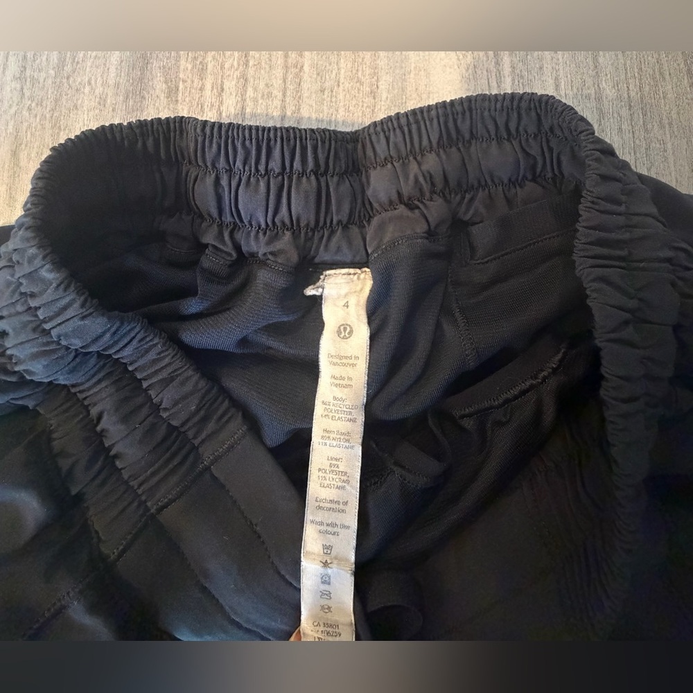 Lululemon Hotty Hot Low Rise 4 “ Lined Short, Size 4 - Picture 5 of 7